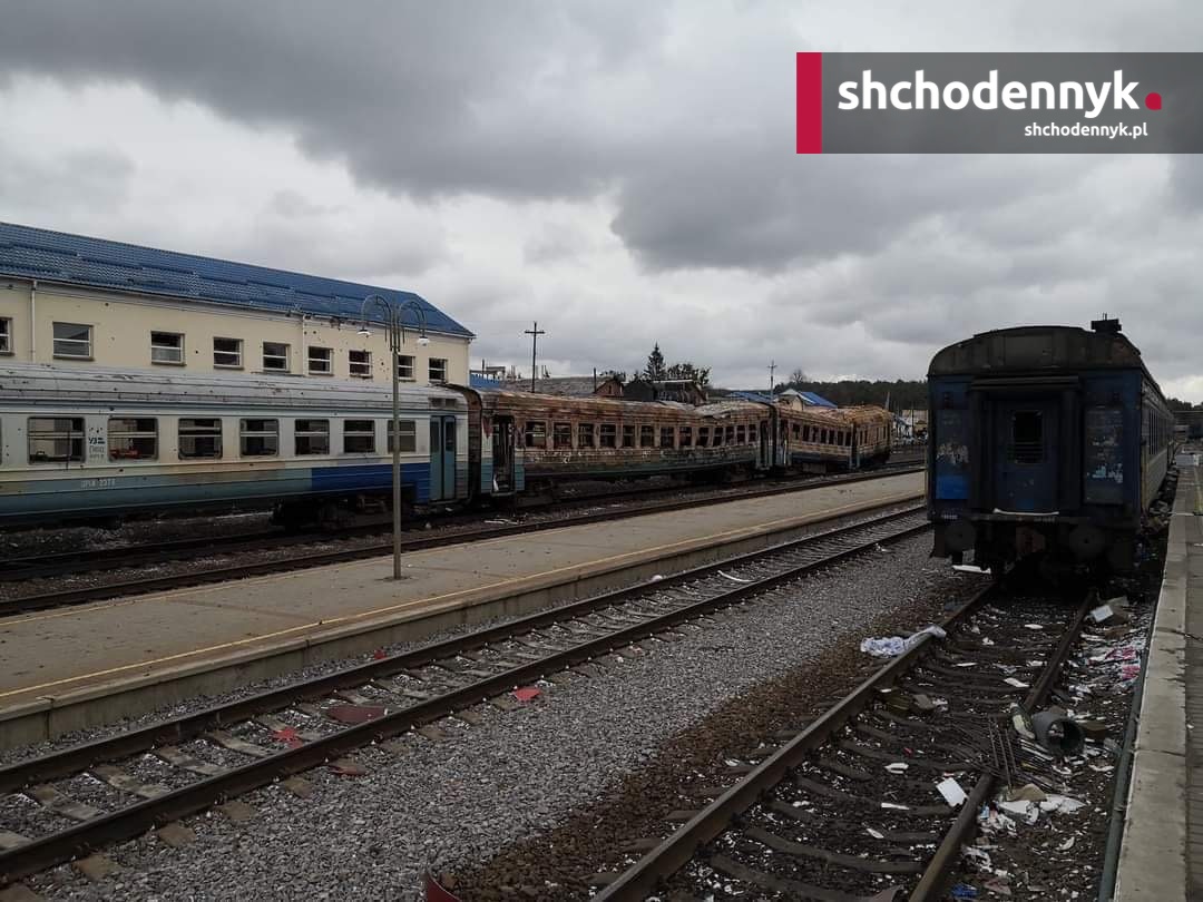 Розбите російськими снарядами залізничний вокзал у місті Тростянець